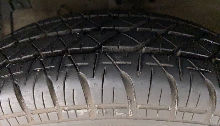 2014 Maruti Swift VXI D, Petrol, Manual, 48,495 km, Left Front Tyre Tread