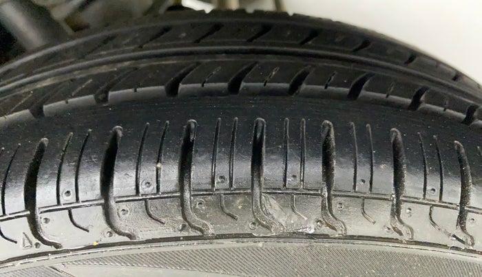 2010 Maruti Zen Estilo VXI, Petrol, Manual, 44,303 km, Left Rear Tyre Tread