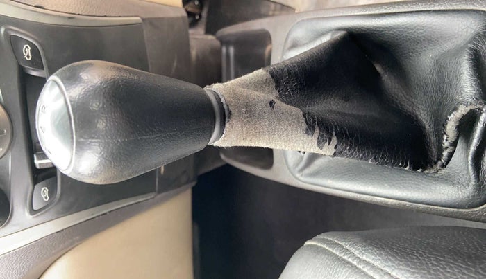 2018 Hyundai Eon ERA +, Petrol, Manual, 45,681 km, Gear lever - Boot cover slightly torn