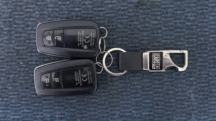 TOYOTA PRADO-Key Close-up