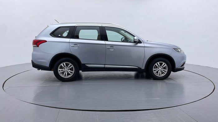 MITSUBISHI OUTLANDER-Right Side View