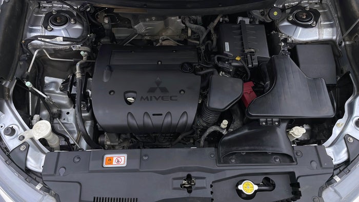 MITSUBISHI OUTLANDER-Engine Bonet View
