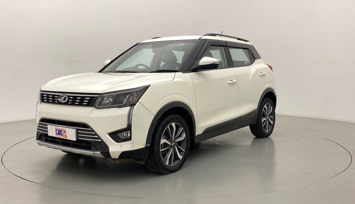 2020 Mahindra XUV300 W8 (O) DIESEL  AT, Diesel, Automatic, 27,041 km, Left Front Diagonal