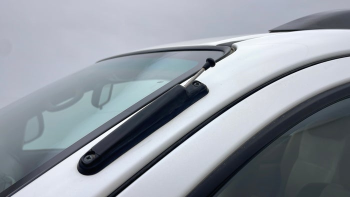TOYOTA FORTUNER-Roof Antenna missing/broken