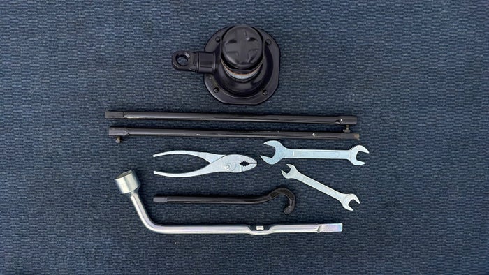 TOYOTA FORTUNER-Tool Kit