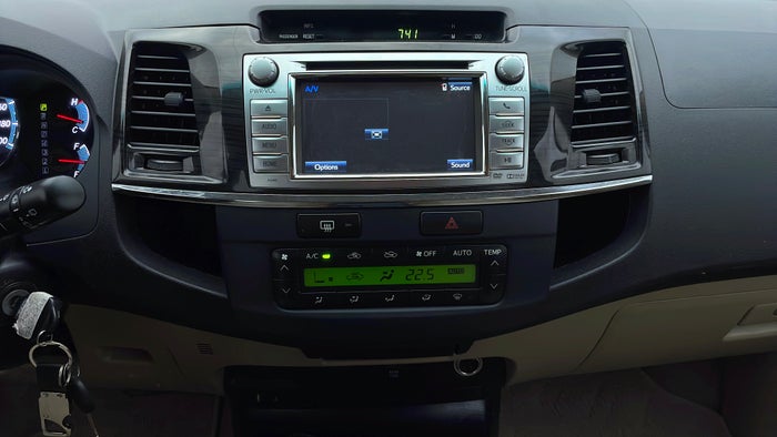 TOYOTA FORTUNER-Center Console