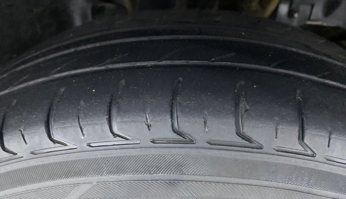 2018 Tata Tiago XE 1.2 REVOTRON, Petrol, Manual, 75,379 km, Right Front Tyre Tread