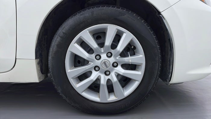 NISSAN ALTIMA-Right Front Tyre