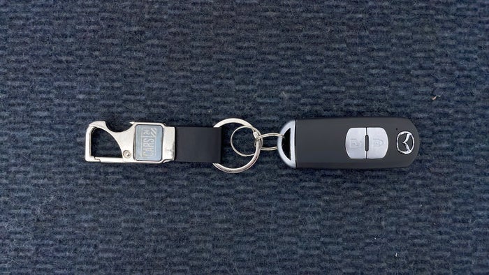 MAZDA CX 5-Key Close-up