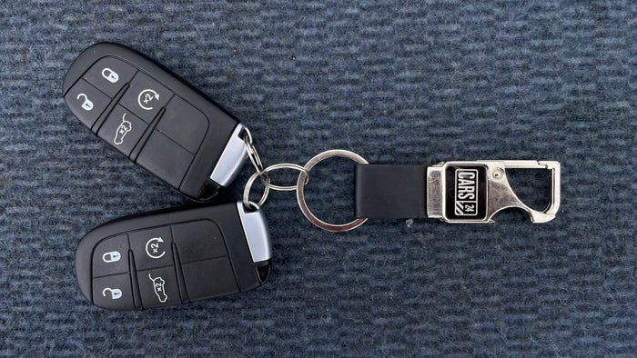 JEEP GRAND CHEROKEE-Key Close-up