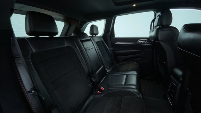 JEEP GRAND CHEROKEE-Right Side Door Cabin View