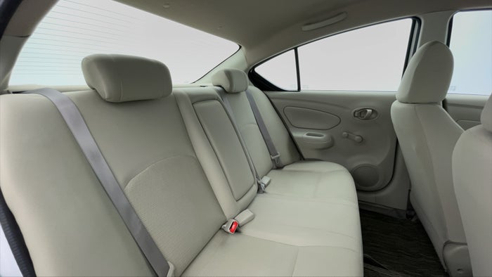 NISSAN SUNNY-Right Side Door Cabin View