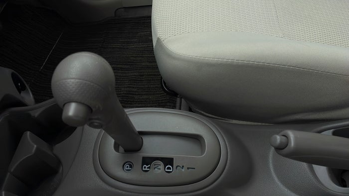 NISSAN SUNNY-Gear Lever