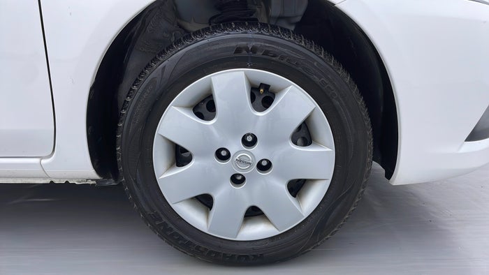 NISSAN SUNNY-Right Front Tyre