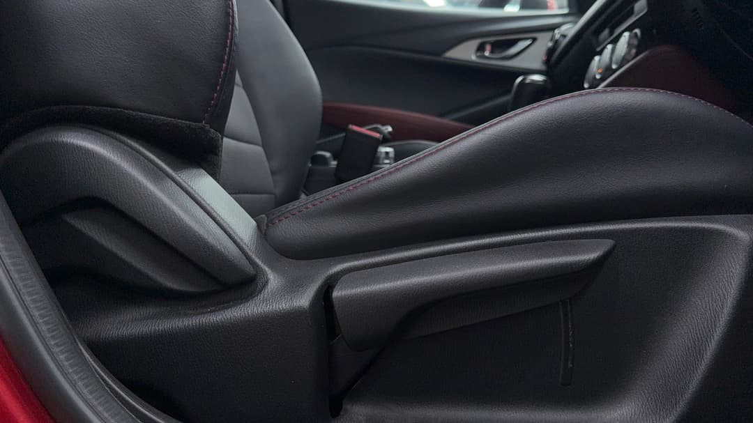 2017 Mazda CX-3 S Touring (AWD), Automatic, 41634 km, Drivers Side Adjustment Panel