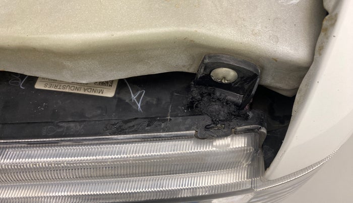 2020 Maruti Eeco 5 STR WITH A/C+HTR, Petrol, Manual, 44,431 km, Left headlight - Clamp has minor damage