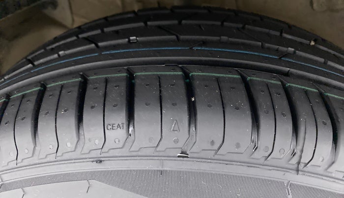 2017 Tata NEXON XZ+ 1.2, Petrol, Manual, 67,868 km, Right Rear Tyre Tread
