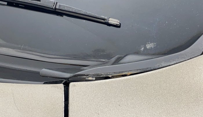 2019 Maruti Swift LXI D, Petrol, Manual, 31,846 km, Bonnet (hood) - Cowl vent panel has minor damage