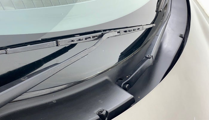 2019 Maruti Swift LXI D, Petrol, Manual, 31,846 km, Front windshield - Wiper nozzle not functional