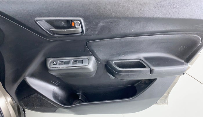 2019 Maruti Swift LXI D, Petrol, Manual, 31,846 km, Driver Side Door Panels Control