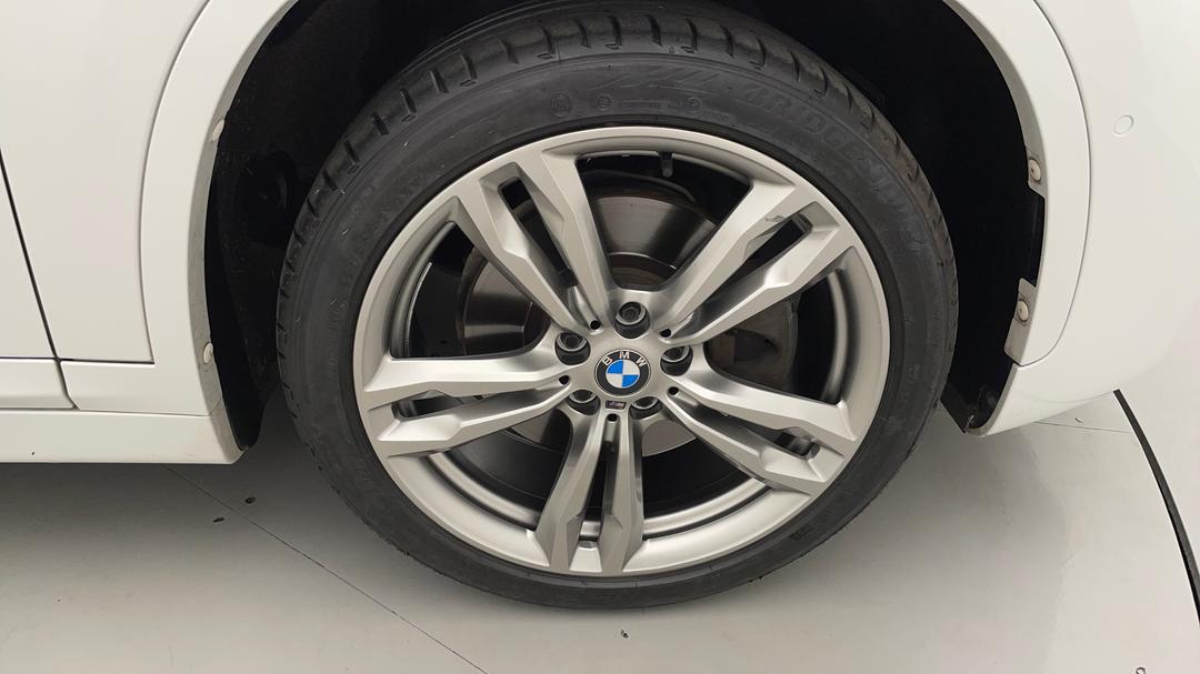 2017 BMW X1 Xdrive 25i M Sport, Automatic, 80235 km, Right Front Wheel