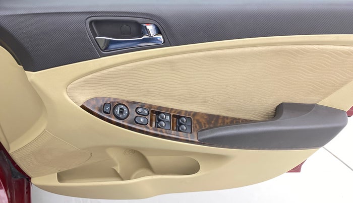 2014 Hyundai Verna FLUIDIC 1.4 VTVT CX, Petrol, Manual, 41,696 km, Driver Side Door Panels Control