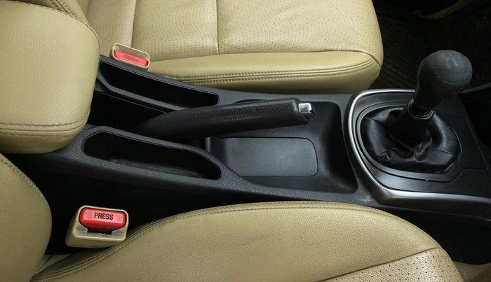 2015 Honda City VX MT PETROL, Petrol, Manual, 85,756 km, Gear Lever
