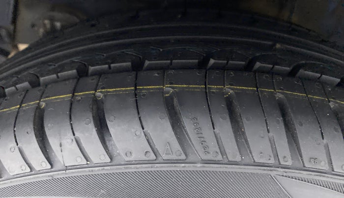 2014 Hyundai Xcent S 1.2 OPT, Petrol, Manual, 98,012 km, Right Rear Tyre Tread