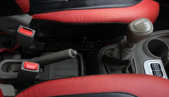 2017 Datsun Redi Go T (O), Petrol, Manual, 23,574 km, Gear Lever