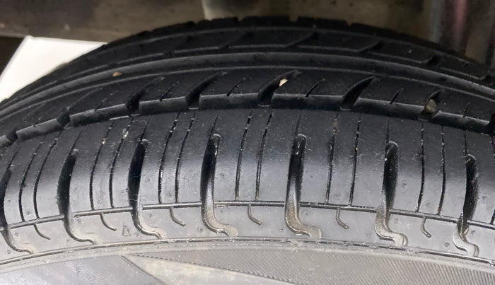2017 Datsun Redi Go T (O), Petrol, Manual, 23,574 km, Right Rear Tyre Tread