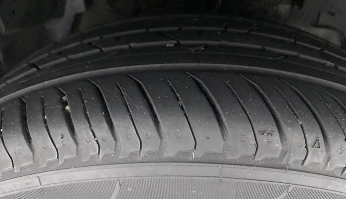 2018 Tata NEXON XE, Petrol, Manual, 31,014 km, Right Front Tyre Tread