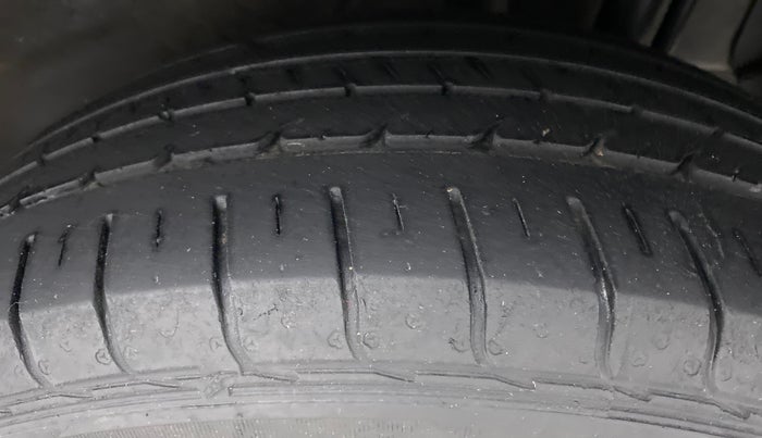 2018 Tata NEXON XE, Petrol, Manual, 31,014 km, Left Rear Tyre Tread
