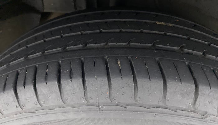 2018 Tata NEXON XE, Petrol, Manual, 31,014 km, Right Rear Tyre Tread