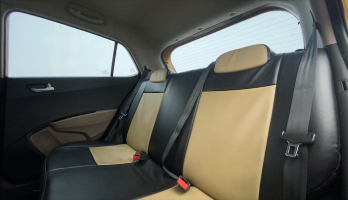 2017 Hyundai Grand i10 SPORTZ (O) 1.2 AT VTVT, Petrol, Automatic, 38,616 km, Right Side Rear Door Cabin