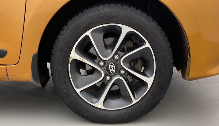 2017 Hyundai Grand i10 SPORTZ (O) 1.2 AT VTVT, Petrol, Automatic, 38,616 km, Right Front Wheel