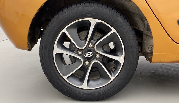 2017 Hyundai Grand i10 SPORTZ (O) 1.2 AT VTVT, Petrol, Automatic, 38,616 km, Right Rear Wheel