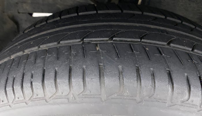 2016 Maruti Baleno ALPHA PETROL 1.2, Petrol, Manual, 71,571 km, Left Front Tyre Tread