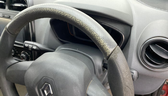 2015 Renault Kwid RXT, Petrol, Manual, 32,853 km, Steering wheel - Steering cover is minor torn