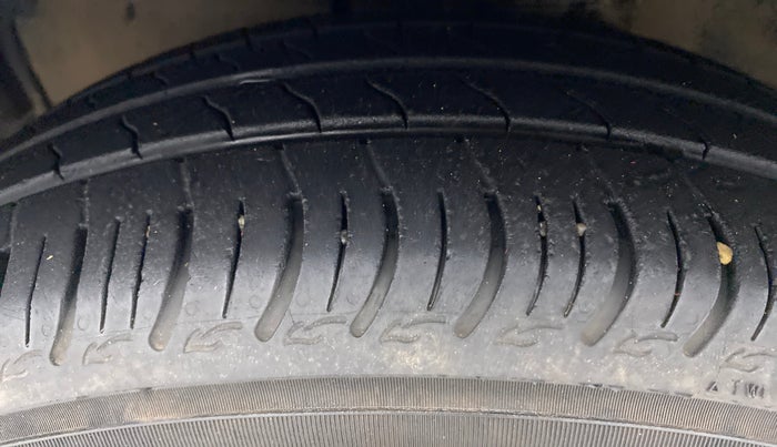 2015 Maruti Celerio VXI, Petrol, Manual, 38,562 km, Left Front Tyre Tread