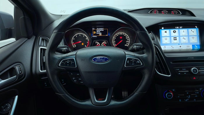 FORD FOCUS-Steering Wheel Close-up