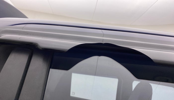 2021 Maruti Swift LXI, Petrol, Manual, 60,539 km, Right rear door - Door visor damaged