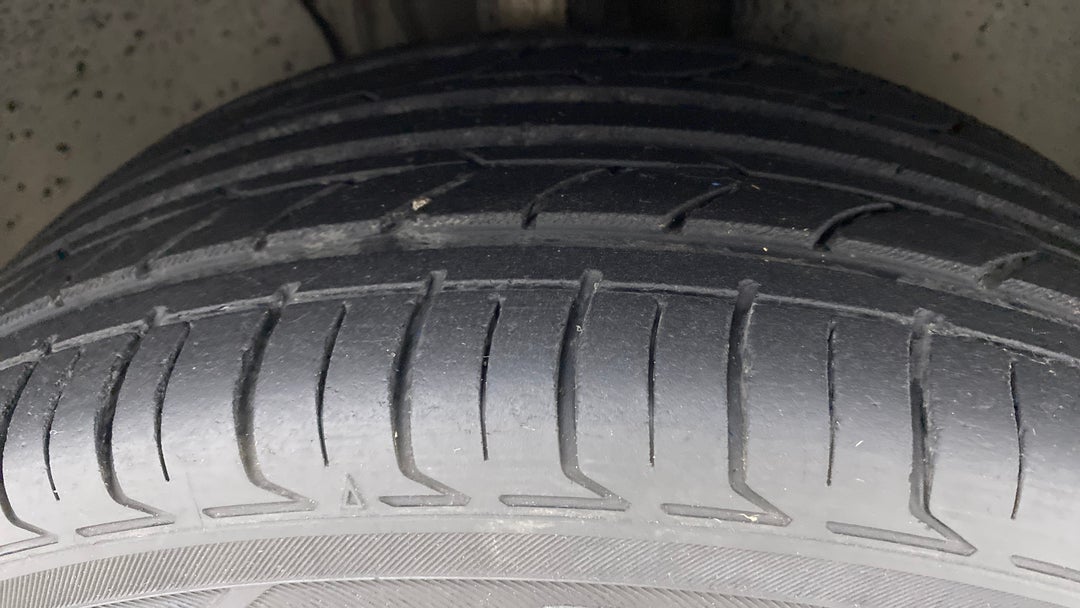 Right Front Tyre Tread