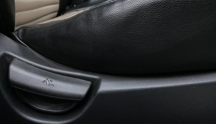 2017 Hyundai Grand i10 magna 1.2 crdi, Diesel, Manual, 95,620 km, Driver Side Adjustment Panel