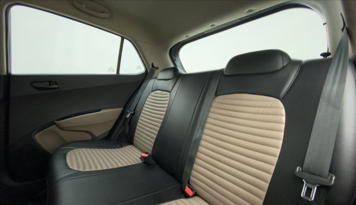 2017 Hyundai Grand i10 magna 1.2 crdi, Diesel, Manual, 95,620 km, Right Side Rear Door Cabin
