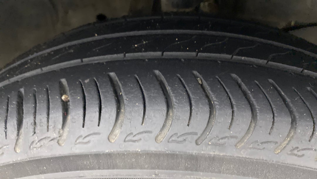 Right Front Tyre Tread