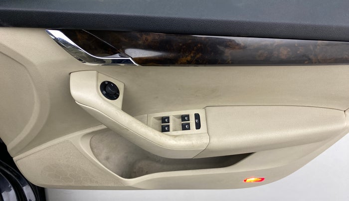 2016 Skoda Octavia 1.8 TSI STYLE PLUS AT, Petrol, Automatic, 59,671 km, Driver Side Door Panels Control