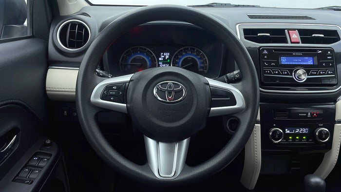 TOYOTA RUSH-Steering Wheel Close-up