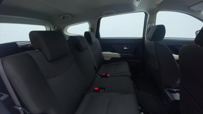TOYOTA RUSH-Right Side Door Cabin View