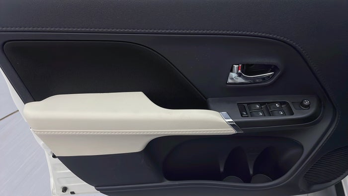 TOYOTA RUSH-Driver Side Door Panels Controls