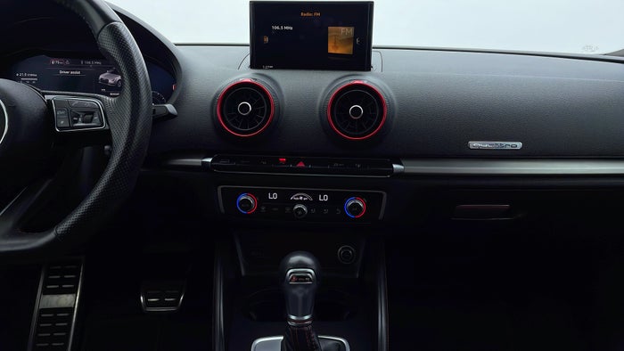 AUDI S3-Center Console